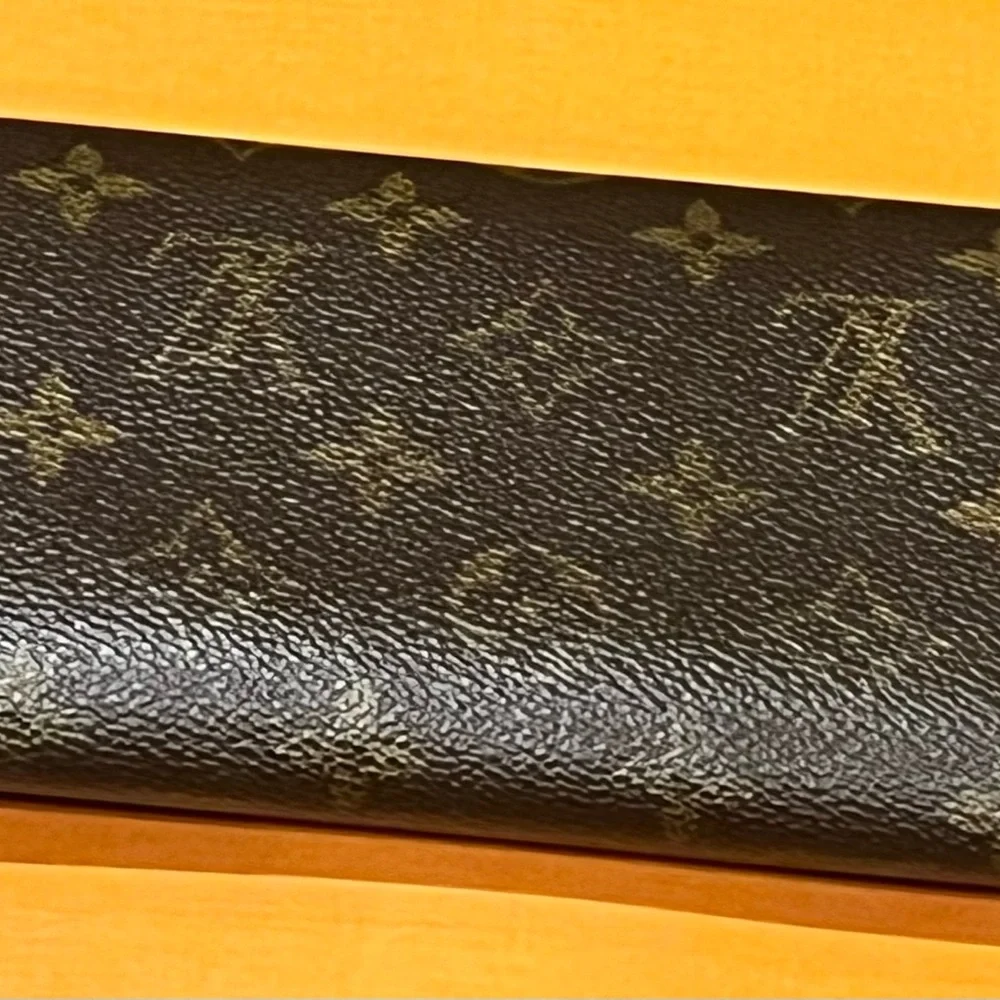 SOLD 🎉🎉Authentic Louis Vuitton Wallet Crossbody - Picture 6 of 8